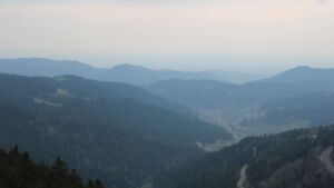 Dieses Bild zeigt eine Webcam-Aufnahme vom Achertal, aufgenommen am Samstag, den 21.03.2026 um 17:30 Uhr. Die Temperatur betrug 2.6°C.