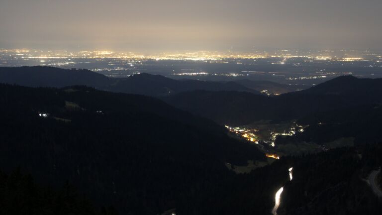 Dieses Bild zeigt eine Webcam-Aufnahme vom Achertal, aufgenommen am Donnerstag, den 26.02.2026 um 23:00 Uhr. Die Temperatur betrug 10.2°C.