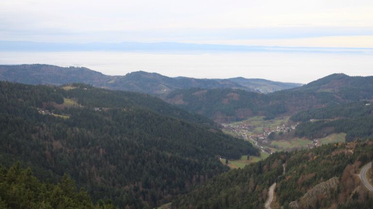 Dieses Bild zeigt eine Webcam-Aufnahme vom Achertal, aufgenommen am Sonntag, den 16.11.2025 um 09:10 Uhr. Die Temperatur betrug 8.9°C.