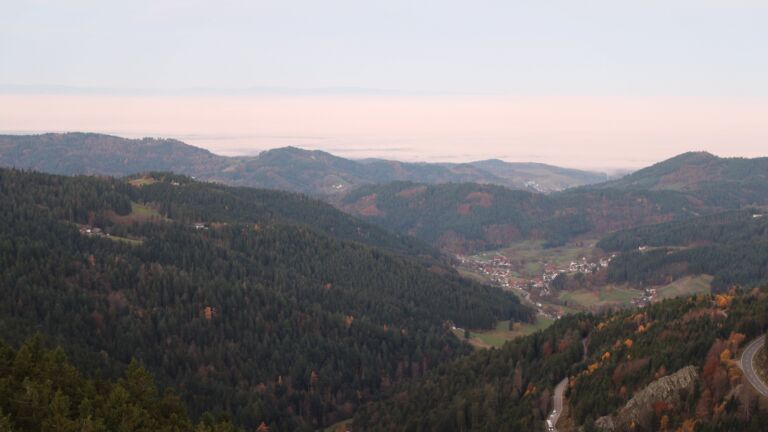 Dieses Bild zeigt eine Webcam-Aufnahme vom Achertal, aufgenommen am Donnerstag, den 06.11.2025 um 07:10 Uhr. Die Temperatur betrug 8.9°C.