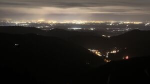 Dieses Bild zeigt eine Webcam-Aufnahme vom Achertal, aufgenommen am Samstag, den 20.12.2025 um 06:30 Uhr. Die Temperatur betrug 4.9°C.