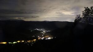 Dieses Bild zeigt eine Webcam-Aufnahme vom Achertal, aufgenommen am Donnerstag, den 08.10.2026 um 01:30 Uhr. Die Temperatur betrug 13.4°C.