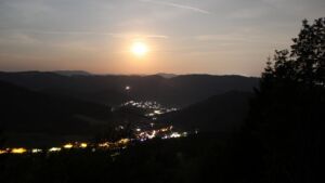 Dieses Bild zeigt eine Webcam-Aufnahme vom Achertal, aufgenommen am Sonntag, den 28.06.2026 um 02:40 Uhr. Die Temperatur betrug 28.7°C.