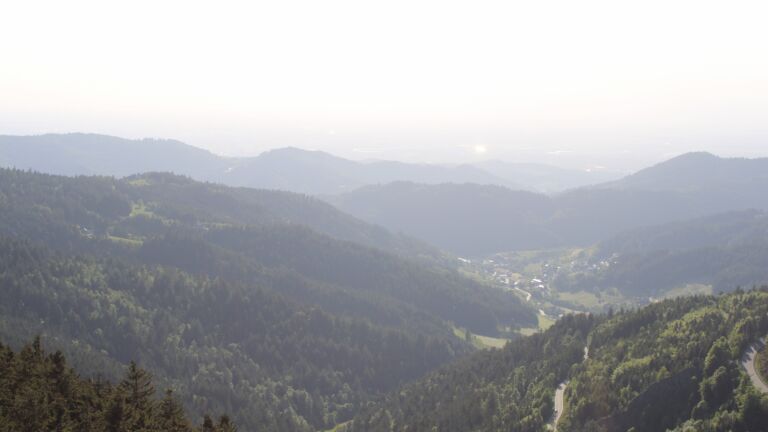 Dieses Bild zeigt eine Webcam-Aufnahme vom Achertal, aufgenommen am Donnerstag, den 15.05.2025 um 18:50 Uhr. Die Temperatur betrug 11°C.