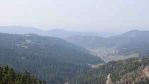 Dieses Bild zeigt eine Webcam-Aufnahme vom Achertal, aufgenommen am Montag, den 09.03.2026 um 13:00 Uhr. Die Temperatur betrug 10.9°C.