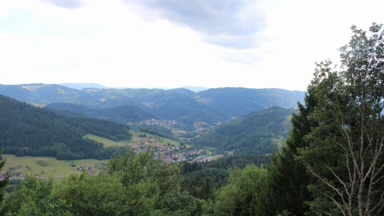 Dieses Bild zeigt eine Webcam-Aufnahme vom Achertal, aufgenommen am Montag, den 27.07.2026 um 15:30 Uhr. Die Temperatur betrug 23.2°C.