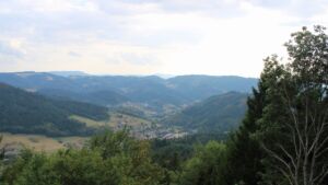 Dieses Bild zeigt eine Webcam-Aufnahme vom Achertal, aufgenommen am Montag, den 17.08.2026 um 18:10 Uhr. Die Temperatur betrug 22°C.