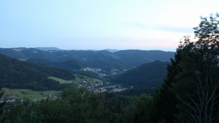 Dieses Bild zeigt eine Webcam-Aufnahme vom Achertal, aufgenommen am Montag, den 20.07.2026 um 21:50 Uhr. Die Temperatur betrug 14.4°C.
