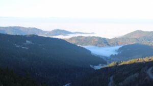 Dieses Bild zeigt eine Webcam-Aufnahme vom Achertal, aufgenommen am Sonntag, den 28.12.2025 um 09:30 Uhr. Die Temperatur betrug -0.3°C.