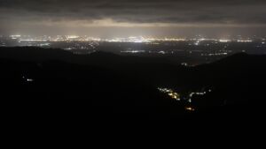 Dieses Bild zeigt eine Webcam-Aufnahme vom Achertal, aufgenommen am Dienstag, den 16.09.2025 um 03:30 Uhr. Die Temperatur betrug 8.9°C.