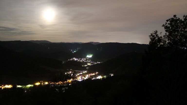 Dieses Bild zeigt eine Webcam-Aufnahme vom Achertal, aufgenommen am Samstag, den 19.09.2026 um 22:00 Uhr. Die Temperatur betrug 17.2°C.
