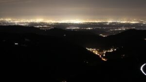 Dieses Bild zeigt eine Webcam-Aufnahme vom Achertal, aufgenommen am Freitag, den 16.01.2026 um 19:30 Uhr. Die Temperatur betrug 6.1°C.