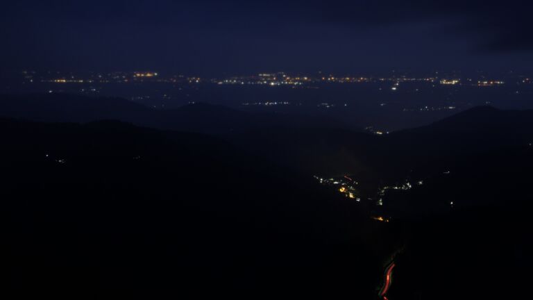 Dieses Bild zeigt eine Webcam-Aufnahme vom Achertal, aufgenommen am Samstag, den 07.06.2025 um 22:30 Uhr. Die Temperatur betrug 9.9°C.