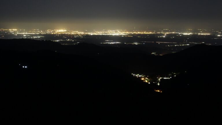 Dieses Bild zeigt eine Webcam-Aufnahme vom Achertal, aufgenommen am Donnerstag, den 23.04.2026 um 04:50 Uhr. Die Temperatur betrug 4.2°C.