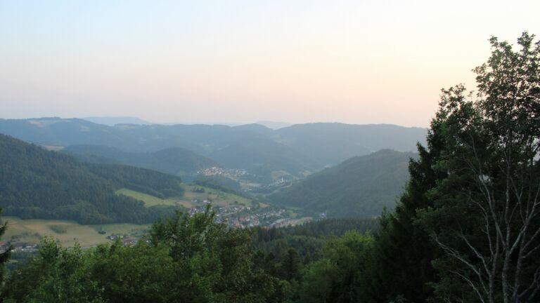 Dieses Bild zeigt eine Webcam-Aufnahme vom Achertal, aufgenommen am Donnerstag, den 30.07.2026 um 20:40 Uhr. Die Temperatur betrug 26.5°C.