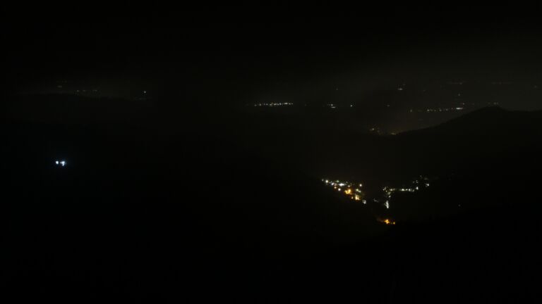 Dieses Bild zeigt eine Webcam-Aufnahme vom Achertal, aufgenommen am Donnerstag, den 12.02.2026 um 01:30 Uhr. Die Temperatur betrug 2.8°C.
