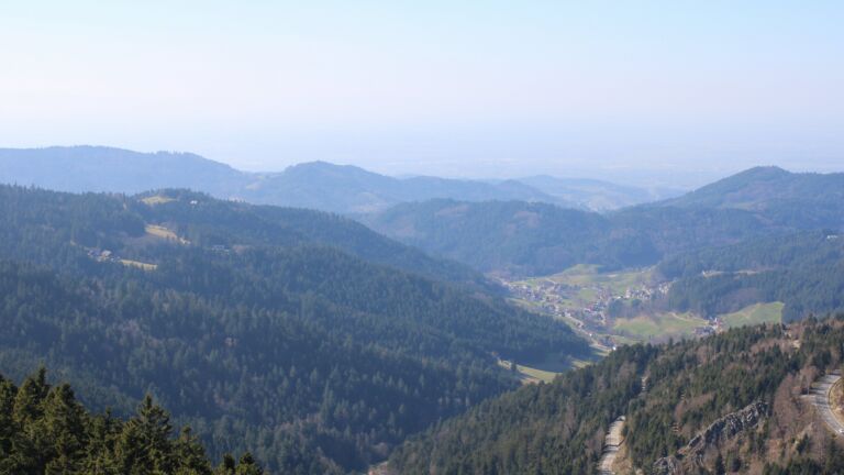 Dieses Bild zeigt eine Webcam-Aufnahme vom Achertal, aufgenommen am Mittwoch, den 04.03.2026 um 14:00 Uhr. Die Temperatur betrug 9.2°C.