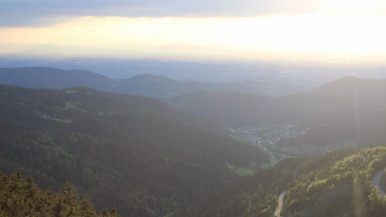 Dieses Bild zeigt eine Webcam-Aufnahme vom Achertal, aufgenommen am Montag, den 12.05.2025 um 20:00 Uhr. Die Temperatur betrug 13.5°C.