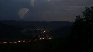 Dieses Bild zeigt eine Webcam-Aufnahme vom Achertal, aufgenommen am Samstag, den 01.08.2026 um 05:00 Uhr. Die Temperatur betrug 16.6°C.