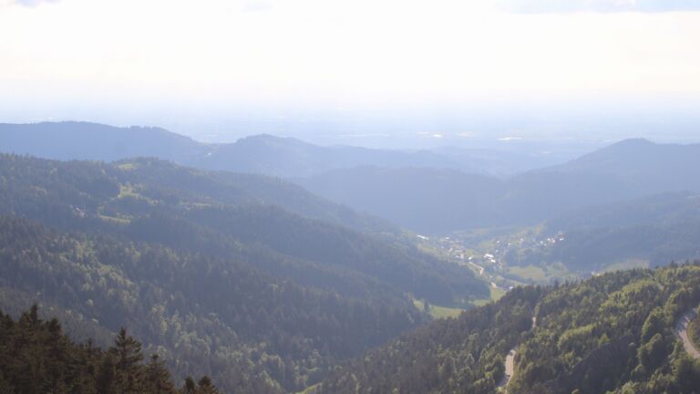 Dieses Bild zeigt eine Webcam-Aufnahme vom Achertal, aufgenommen am Samstag, den 09.05.2026 um 18:50 Uhr. Die Temperatur betrug 15.8°C.