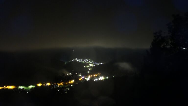 Dieses Bild zeigt eine Webcam-Aufnahme vom Achertal, aufgenommen am Mittwoch, den 14.10.2026 um 01:30 Uhr. Die Temperatur betrug 12.5°C.