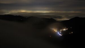 Dieses Bild zeigt eine Webcam-Aufnahme vom Achertal, aufgenommen am Donnerstag, den 11.12.2025 um 23:00 Uhr. Die Temperatur betrug 3.5°C.