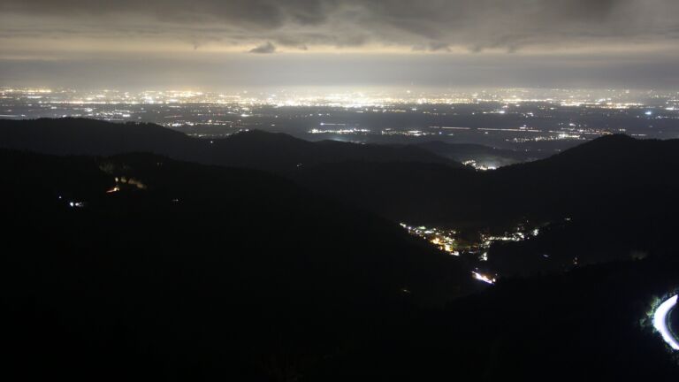 Dieses Bild zeigt eine Webcam-Aufnahme vom Achertal, aufgenommen am Freitag, den 17.10.2025 um 20:00 Uhr. Die Temperatur betrug 6°C.