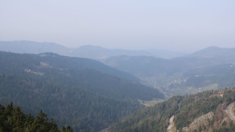 Dieses Bild zeigt eine Webcam-Aufnahme vom Achertal, aufgenommen am Montag, den 09.03.2026 um 10:30 Uhr. Die Temperatur betrug 10.6°C.