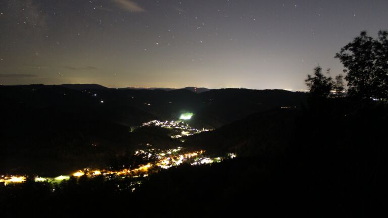 Dieses Bild zeigt eine Webcam-Aufnahme vom Achertal, aufgenommen am Freitag, den 04.09.2026 um 21:40 Uhr. Die Temperatur betrug 22.4°C.