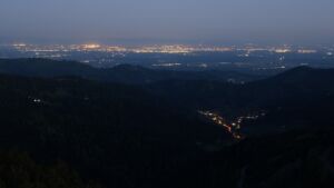 Dieses Bild zeigt eine Webcam-Aufnahme vom Achertal, aufgenommen am Freitag, den 24.04.2026 um 05:30 Uhr. Die Temperatur betrug 7.8°C.