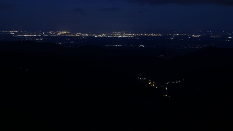 Dieses Bild zeigt eine Webcam-Aufnahme vom Achertal, aufgenommen am Mittwoch, den 23.07.2025 um 04:40 Uhr. Die Temperatur betrug 11.2°C.