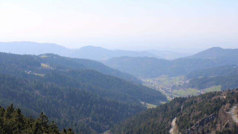 Dieses Bild zeigt eine Webcam-Aufnahme vom Achertal, aufgenommen am Freitag, den 20.03.2026 um 14:50 Uhr. Die Temperatur betrug 9.8°C.