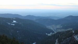 Dieses Bild zeigt eine Webcam-Aufnahme vom Achertal, aufgenommen am Donnerstag, den 15.01.2026 um 16:50 Uhr. Die Temperatur betrug 5.4°C.