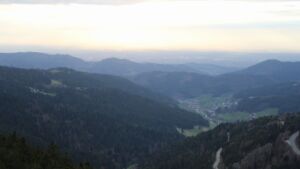 Dieses Bild zeigt eine Webcam-Aufnahme vom Achertal, aufgenommen am Sonntag, den 05.04.2026 um 19:20 Uhr. Die Temperatur betrug 7.5°C.