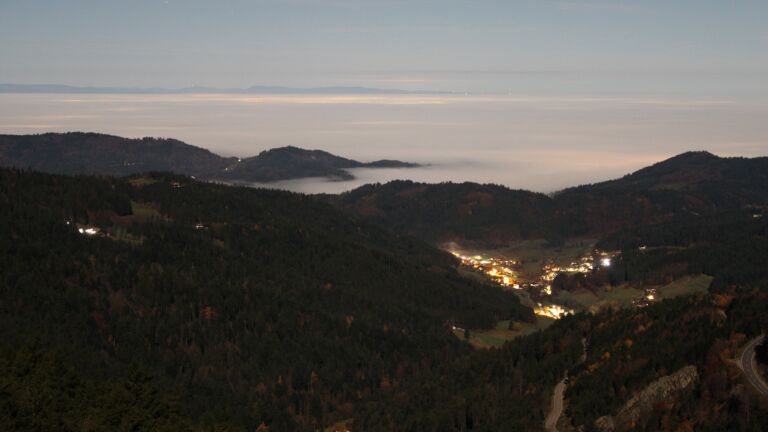 Dieses Bild zeigt eine Webcam-Aufnahme vom Achertal, aufgenommen am Freitag, den 07.11.2025 um 22:30 Uhr. Die Temperatur betrug 8.2°C.