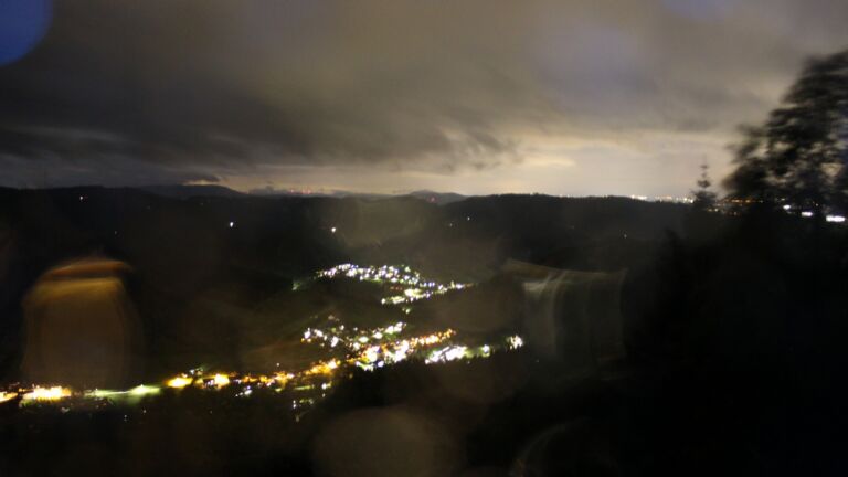 Dieses Bild zeigt eine Webcam-Aufnahme vom Achertal, aufgenommen am Mittwoch, den 13.05.2026 um 22:30 Uhr. Die Temperatur betrug 4.8°C.