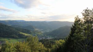 Dieses Bild zeigt eine Webcam-Aufnahme vom Achertal, aufgenommen am Freitag, den 18.09.2026 um 18:50 Uhr. Die Temperatur betrug 15.8°C.