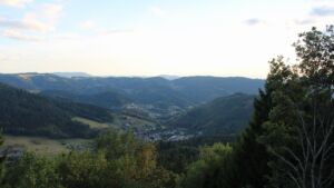 Dieses Bild zeigt eine Webcam-Aufnahme vom Achertal, aufgenommen am Samstag, den 22.08.2026 um 19:30 Uhr. Die Temperatur betrug 18.6°C.