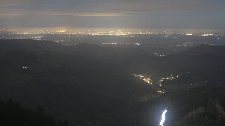 Dieses Bild zeigt eine Webcam-Aufnahme vom Achertal, aufgenommen am Donnerstag, den 09.10.2025 um 23:00 Uhr. Die Temperatur betrug 8.3°C.