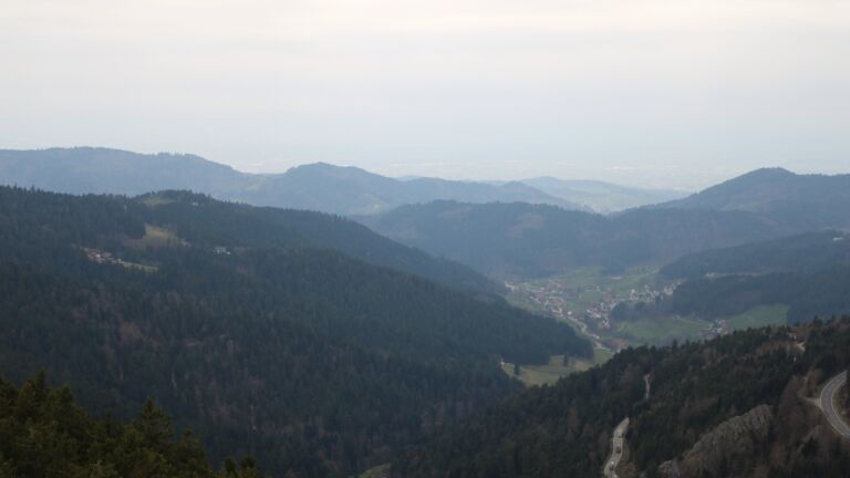 Dieses Bild zeigt eine Webcam-Aufnahme vom Achertal, aufgenommen am Mittwoch, den 25.03.2026 um 09:00 Uhr. Die Temperatur betrug 4.7°C.