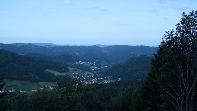Dieses Bild zeigt eine Webcam-Aufnahme vom Achertal, aufgenommen am Montag, den 15.06.2026 um 04:40 Uhr. Die Temperatur betrug 10.5°C.