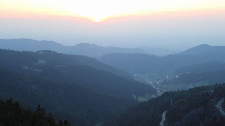 Dieses Bild zeigt eine Webcam-Aufnahme vom Achertal, aufgenommen am Montag, den 23.03.2026 um 18:40 Uhr. Die Temperatur betrug 6.3°C.