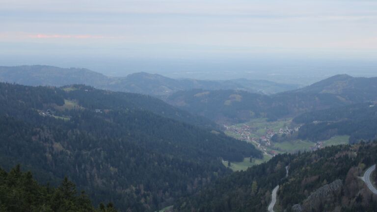 Dieses Bild zeigt eine Webcam-Aufnahme vom Achertal, aufgenommen am Donnerstag, den 16.04.2026 um 07:00 Uhr. Die Temperatur betrug 7.6°C.