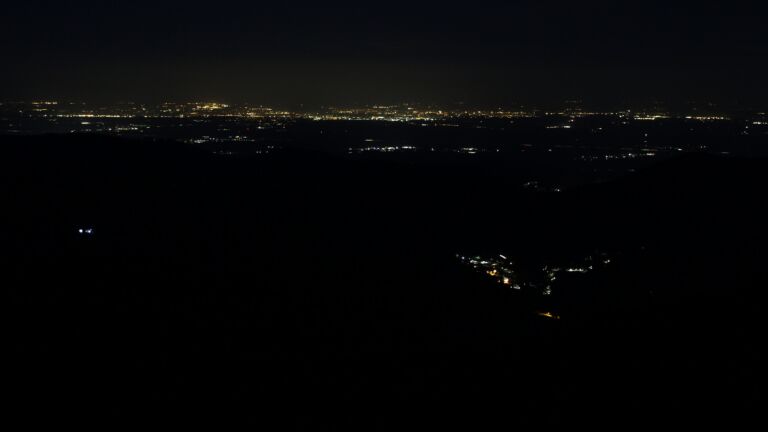 Dieses Bild zeigt eine Webcam-Aufnahme vom Achertal, aufgenommen am Freitag, den 20.03.2026 um 05:20 Uhr. Die Temperatur betrug 2.5°C.