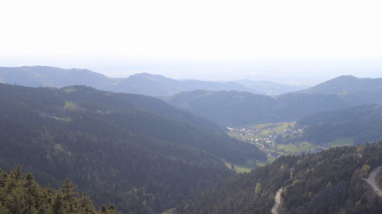 Dieses Bild zeigt eine Webcam-Aufnahme vom Achertal, aufgenommen am Donnerstag, den 16.04.2026 um 18:30 Uhr. Die Temperatur betrug 13.1°C.