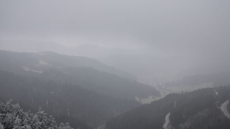 Dieses Bild zeigt eine Webcam-Aufnahme vom Achertal, aufgenommen am Mittwoch, den 24.12.2025 um 12:00 Uhr. Die Temperatur betrug -5.2°C.