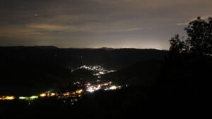 Dieses Bild zeigt eine Webcam-Aufnahme vom Achertal, aufgenommen am Sonntag, den 20.09.2026 um 02:00 Uhr. Die Temperatur betrug 16.2°C.