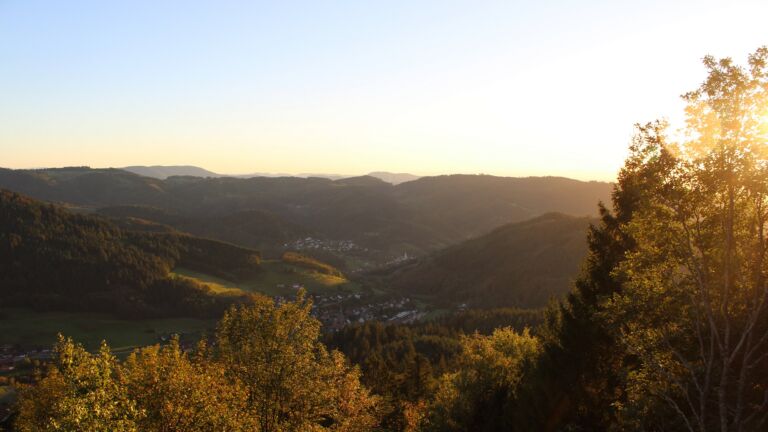 Dieses Bild zeigt eine Webcam-Aufnahme vom Achertal, aufgenommen am Montag, den 12.10.2026 um 18:20 Uhr. Die Temperatur betrug 13.9°C.