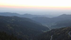 Dieses Bild zeigt eine Webcam-Aufnahme vom Achertal, aufgenommen am Mittwoch, den 22.04.2026 um 20:40 Uhr. Die Temperatur betrug 6.8°C.