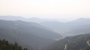 Dieses Bild zeigt eine Webcam-Aufnahme vom Achertal, aufgenommen am Freitag, den 13.06.2025 um 18:50 Uhr. Die Temperatur betrug 26.1°C.